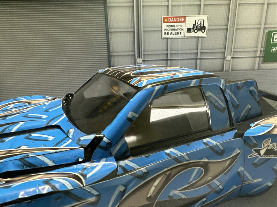 Custom Traxxas Slash 1/10 RC Short Course Truck body blue wrapped - Image 4 of 4