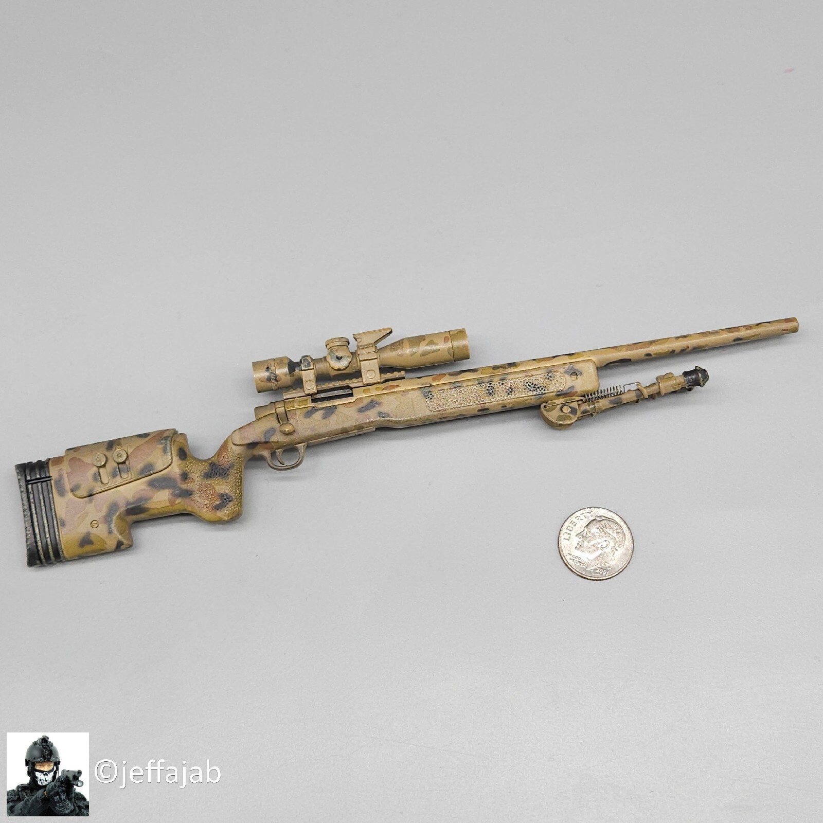 Brinquedo Hot Toys escala 1/6 - Rifle sniper camuflado M40A3 com supressor