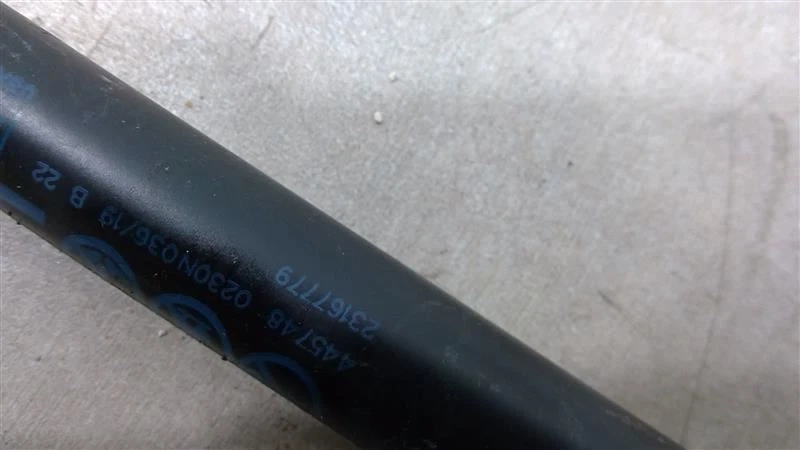 2015-2021 CHEVROLET COLORADO СТОЙКА В СБОРЕ КАПОТ СЛЕВА 23167779 - Изображение 2 из 4