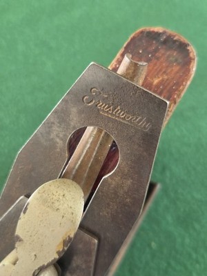VINTAGE TRUSTWORTHY 9-1/2'' SMOOTH BOTTOM WOODWORKING PLANE 1-3/4'' CUTTER USA