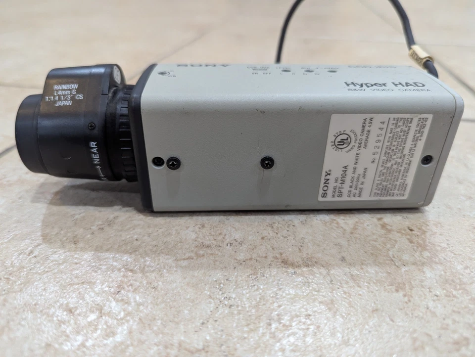 Cámara analógica de vigilancia/seguridad Sony Hyper HAD B&W CCD iris P/N: SPT-M104A Foto 3 de 4