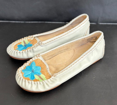 Predictions White Leather Moc Flats Floral Embroidered Comfort Slip On Women 7