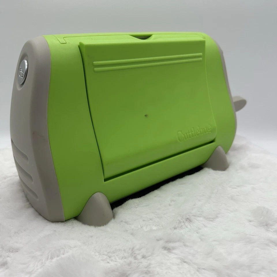 Provo Craft CUTTLEBUG Lime Green Die Cutter Machine with handle (Machine Only) - Photo 4/4