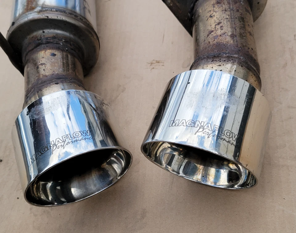 Escape de aço inoxidável MagnaFlow 2005-2009 Ford Mustang Competition Series eixo traseiro - Imagem 3 de 4