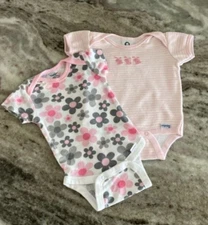 GIRLS SET OF 2 GERBER ONSIES SHORT SLEEVE BUNNIES AND FLOWERS SIZE 0-3M