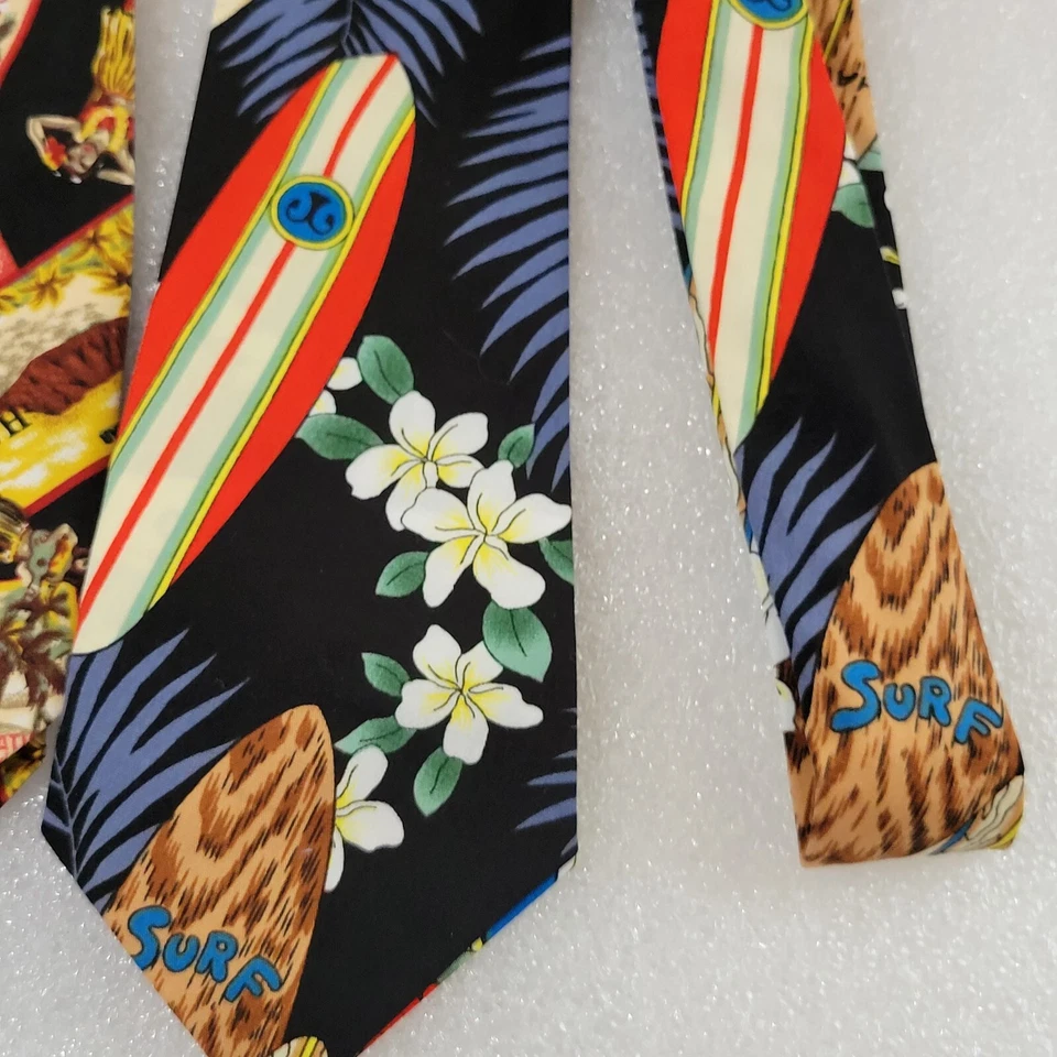 Corbata Rainbow Gifts Ukelele Hawaiano Plumeria Lei Tabla de Surf Hula Girl Lote de 2 Foto 2 de 4