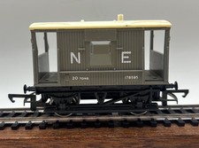 OO Hornby R215 20 Ton Short Break Van LNER Grey - (GOOD)