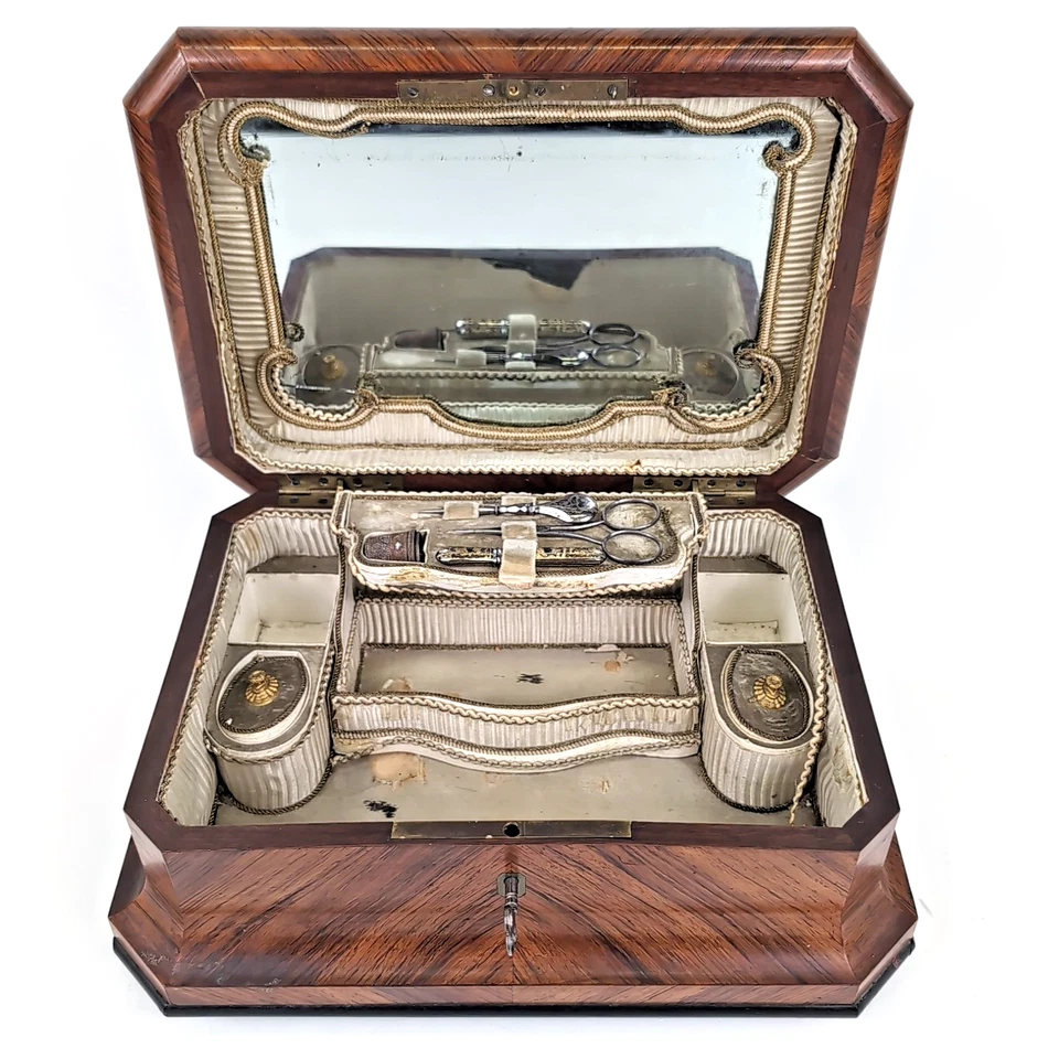 Antigua caja de costura victoriana de mediados del siglo XIX y accesorios de costura llave Foto 2 de 4