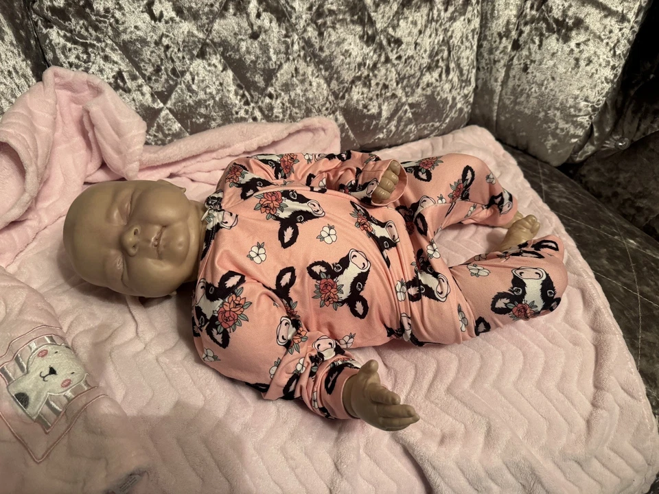 Reborn Bountiful Baby 2010 weighs 8lb 23” tall with clothes - Image 3 of 4