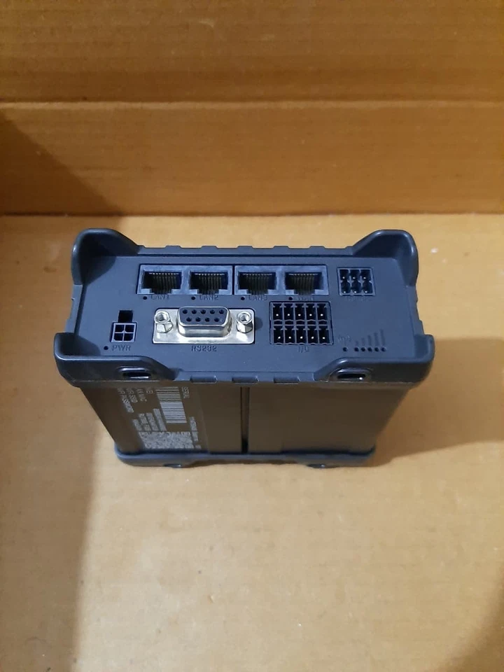 Teltonika RUT955 Industrial Router - Black - Image 4 of 4