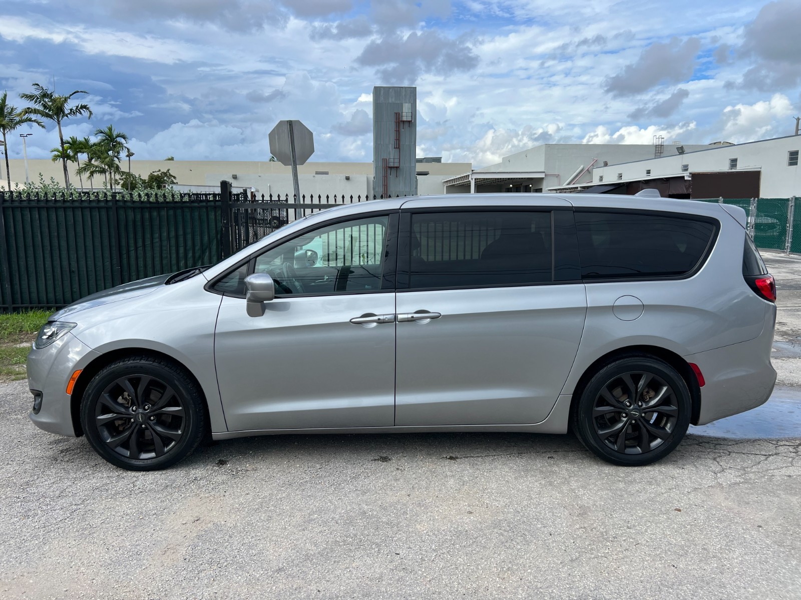 Chrysler Pacifica - Image 5
