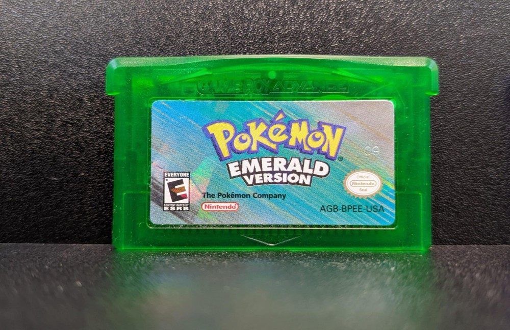 Pokemon Emerald Version - Game Boy Advance Game