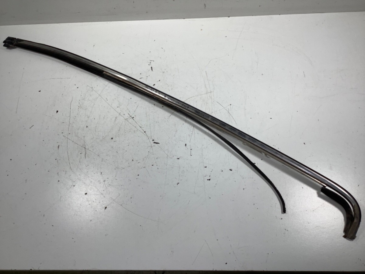 94-97 Honda Accord 4D Right Front Windshield Side Molding Assy