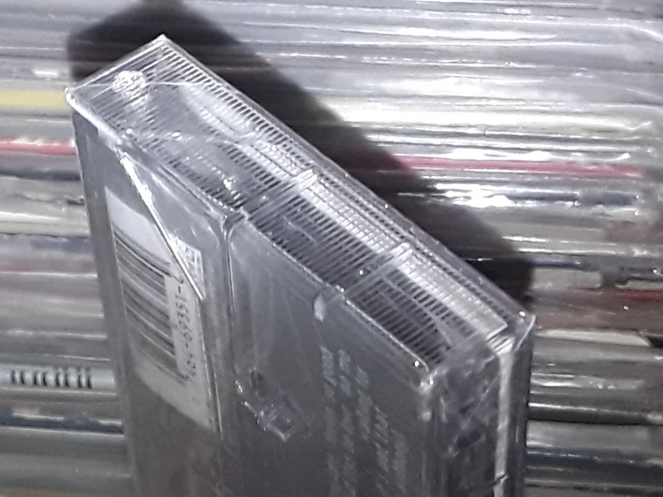 RARE JENNIFER LOPEZ ON THE 6 CASSETTE 1999 USA EDITION HYPE STICKER SEALED - Image 4 of 4