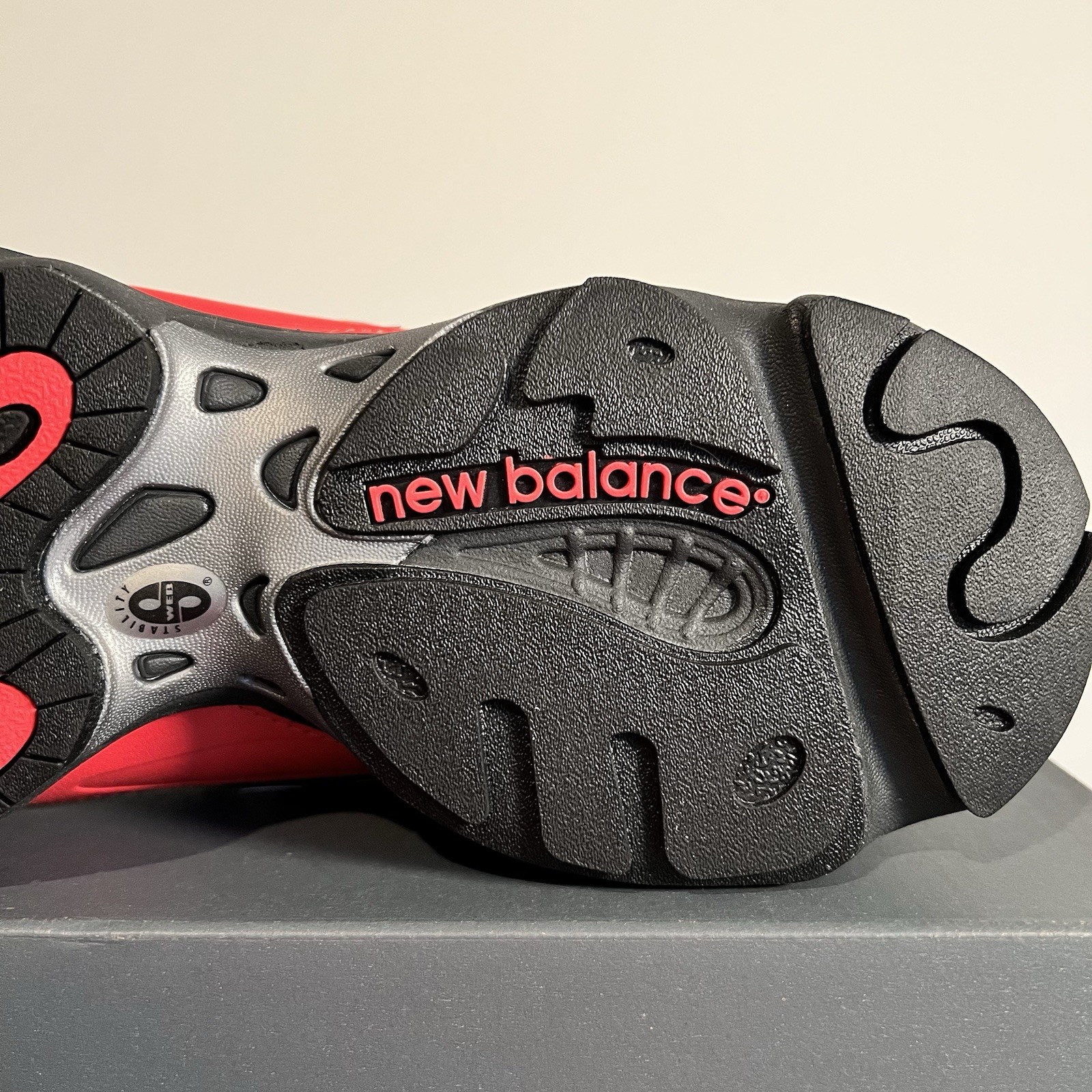 **RARE NEW BALANCE 1000 Classics Red Grey Black Running M1000MSR - Men’s 12 image 3