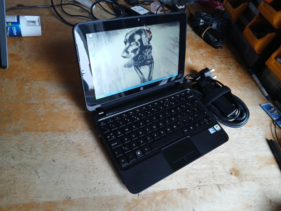 Upgraded Quick Windows XP 10" Widescreen HP Netbook--320GB HD + 2GB RAM (HP3) - Image 2 of 4