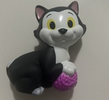 Disney Pinocchio Rubber Figaro Tuxedo Kitty Cat Figure Minnie's Pet Yarn Ball -