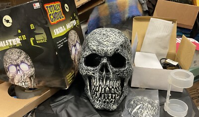 New Totally Ghoul Skull Mister Smoke Fog Halloween Decor Light Effect In Box NIB