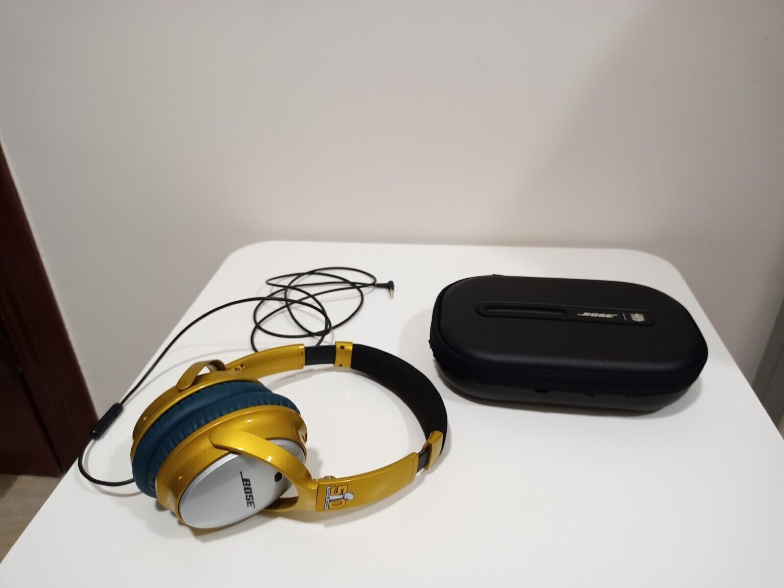 Exclusive NFL Super Bowl 50th Anniversary Bose QC25 Limited Edition Headphones-image