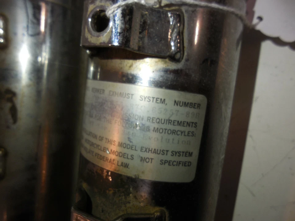 Par de silenciadores de tubo de escape cromados Harley Davidson 65257-89B FLT FLHT Foto 3 de 4