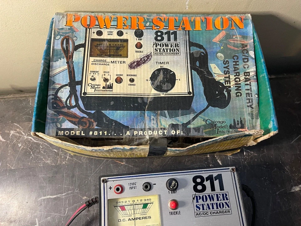 Chicago Model International 811 Power Station/Charger-TESTED - Image 3 of 4