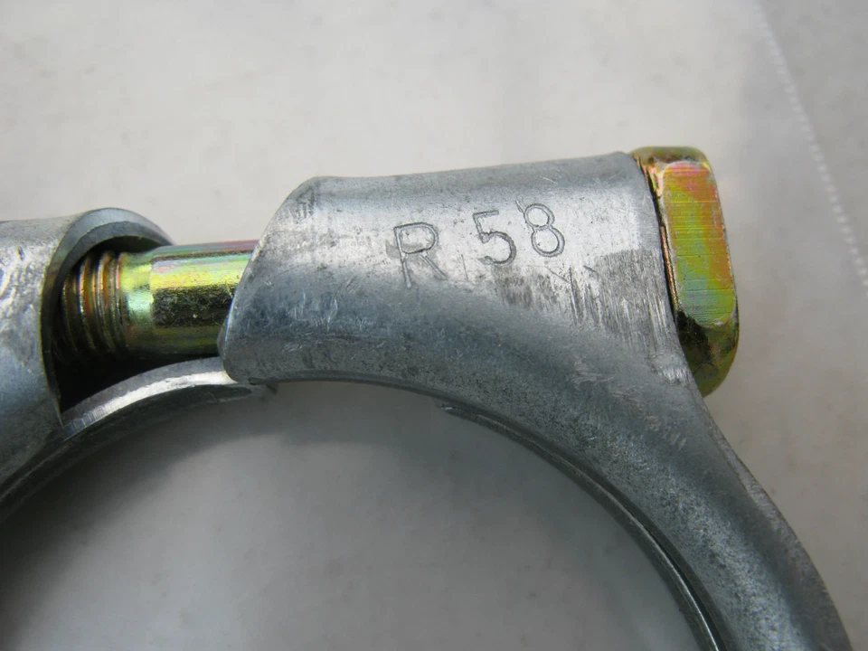 Abrazadera de escape Volvo 242 244 245 745 740 760 940 (1969-1992) R58 975260 Foto 2 de 2