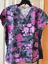Green Town Women  s Floral Scrub Top NWT size Small
