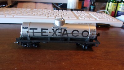 HO Scale Mantua, Single Dome Tank Car, Texaco Silver,  #9340 Built K-D couplers