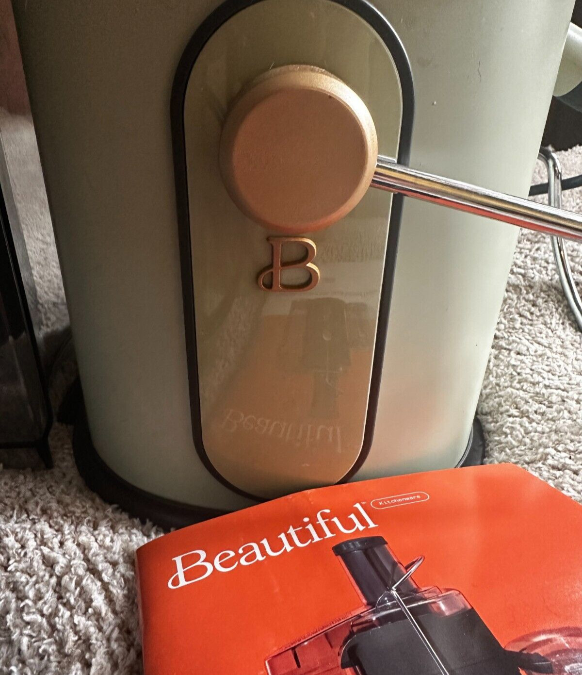 Beautiful 5-Speed 1000W Electric Juicer Sage Green by Drew Barrymore