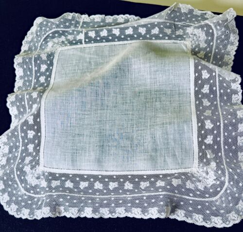 Antique Linen Wedding Hanky with Lace Trim  XX545 - 第 1/4 張圖片