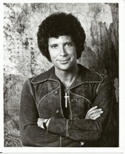A YOUNG HANDSOME TOM JONES IN HIS PRIME ORIGINAL VINTAGE PORTRAIT STILL