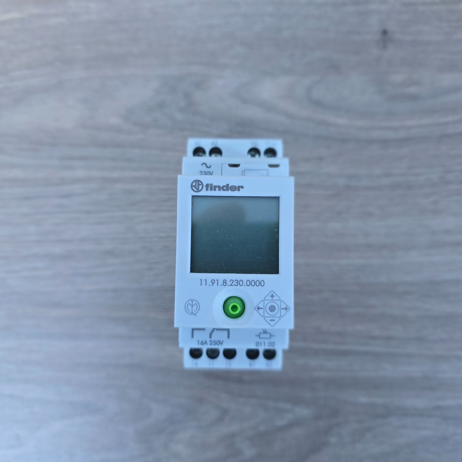 Finder 11.91.8.230.0000 Twilight Switch for 35mm DIN Rail 1 COC