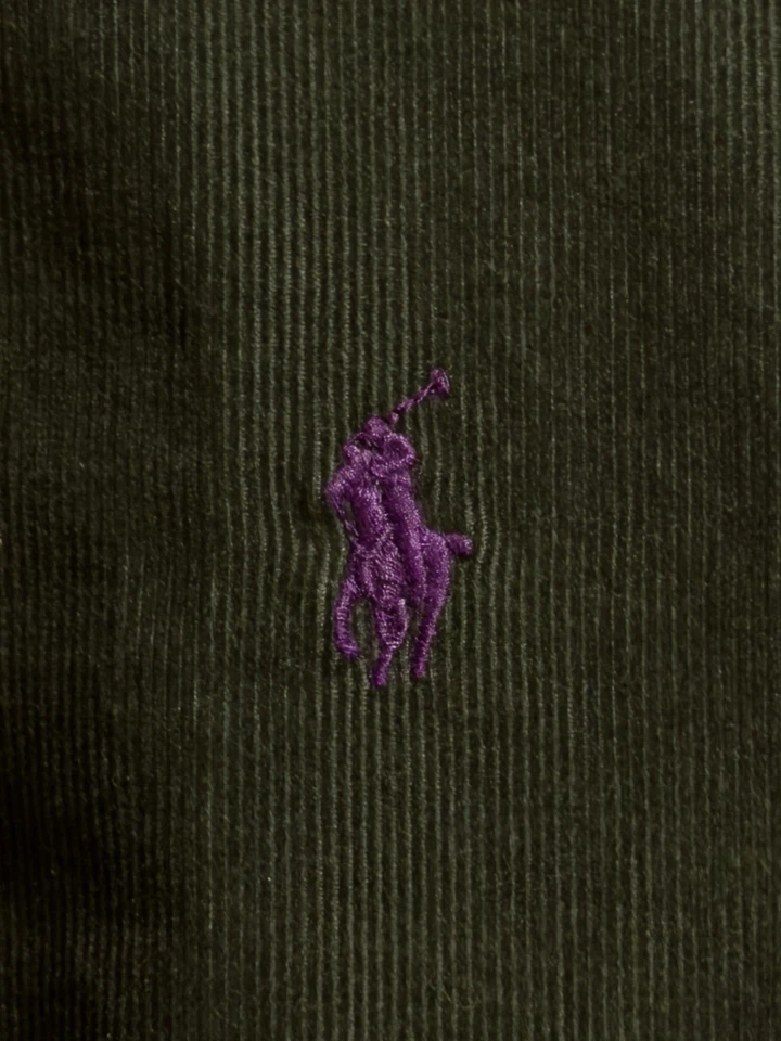 Polo Clásico Ajuste Medio Pana Verde Botón Foto 3 de 3