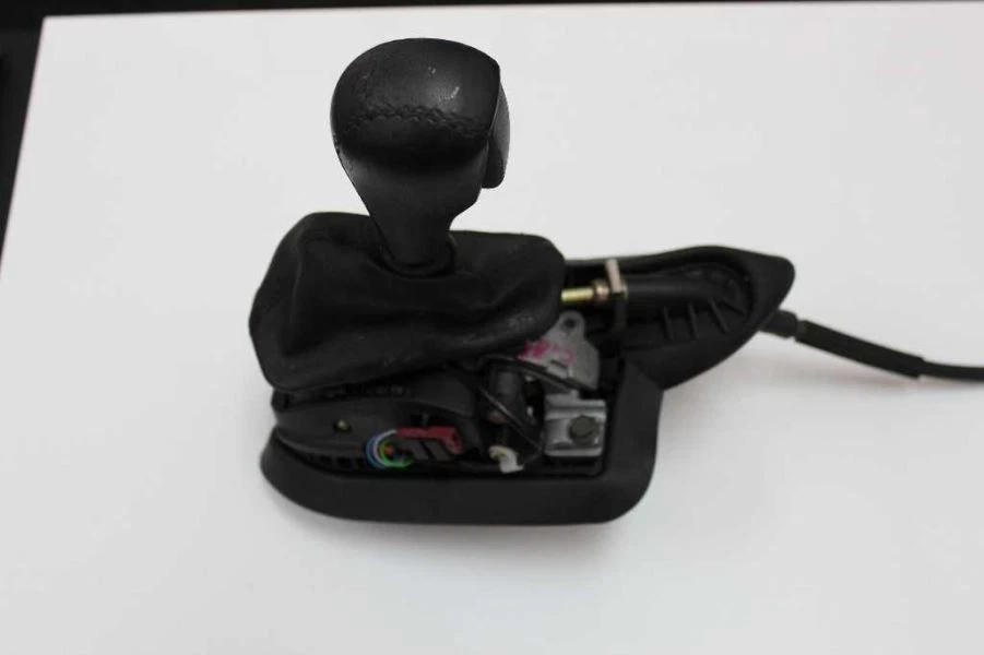 Automatic Shift Shifter Assembly With Cables 2000 BMW 323i Foto 3 de 4