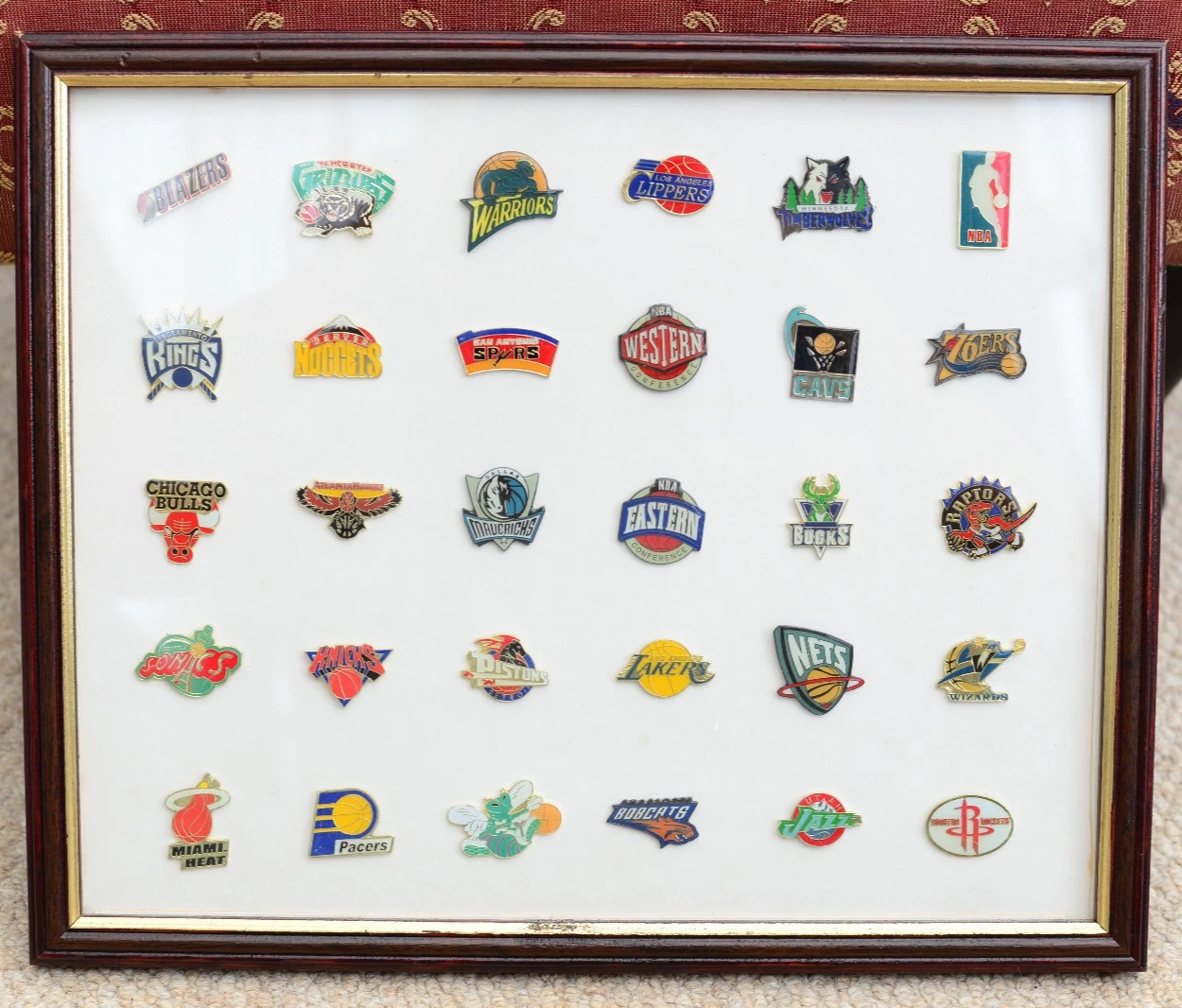 Set 30 Vintage Pin Badge NBA Basketball Team Badges Chicago Bulls Miami Heat LA