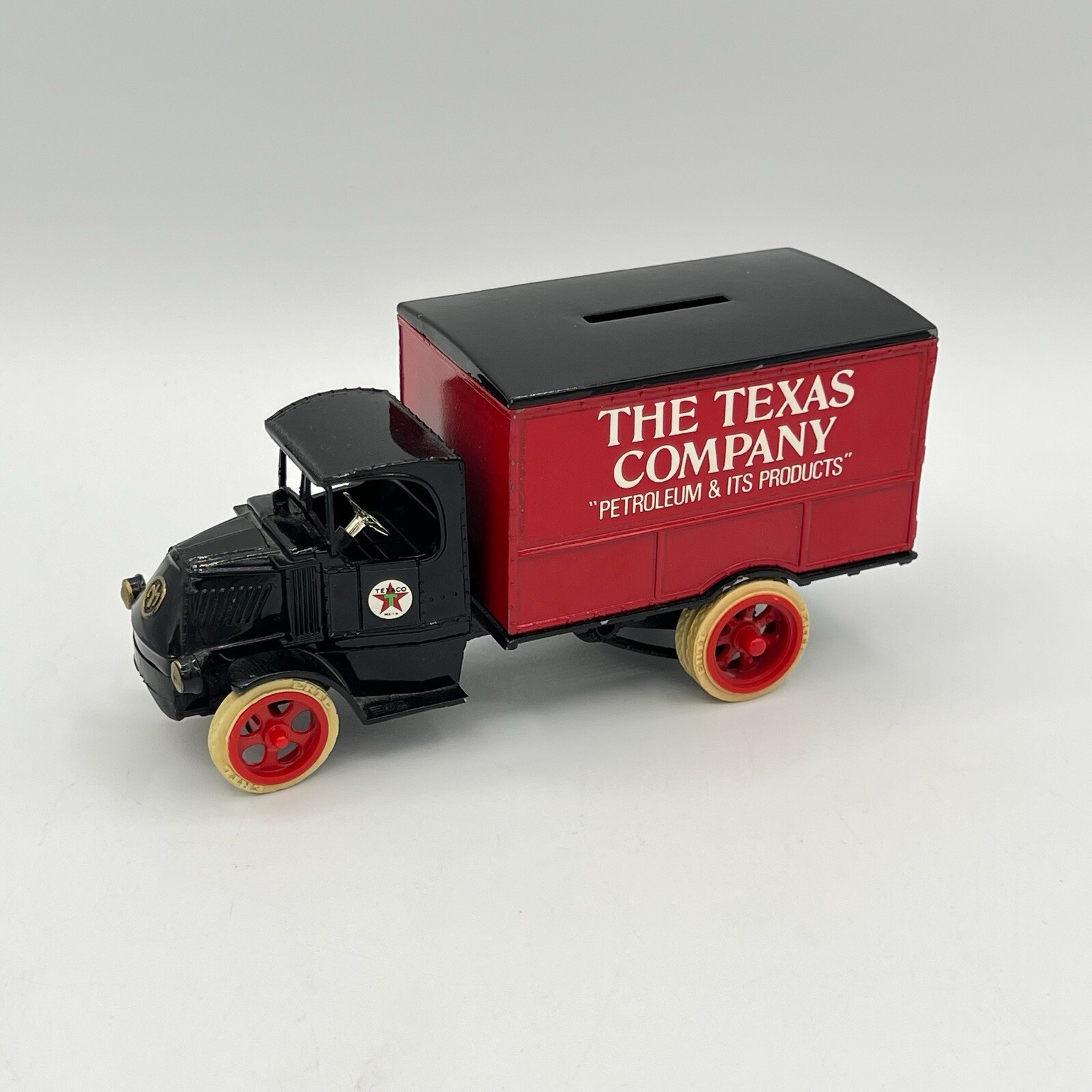 ERTL The Texas Company (Texaco) Replica Mack 1925 Bulldog Coin Bank Truck