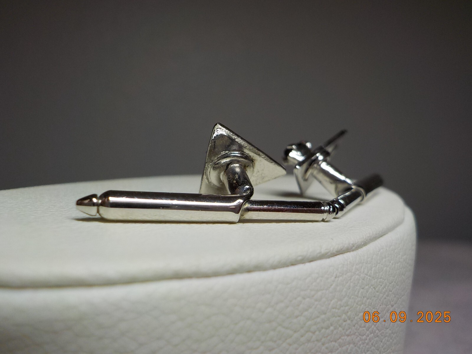 SILVERTONE PUSH SPRING CUFFLINKS WITH PRONGSET BL… - image 5