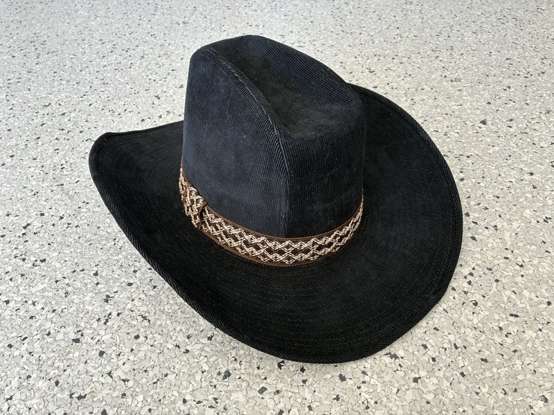 “THE DUKE COLLECTION” Western Cowboy Hat. 100% Cotton. Size Large(7-1/4- 7-3/8).