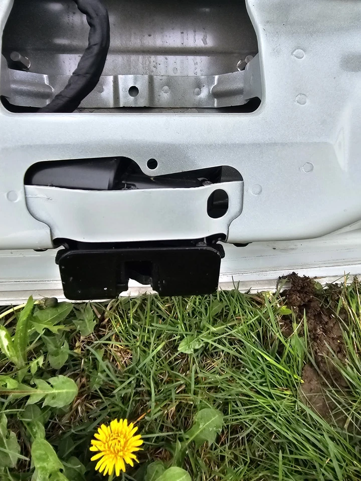 Escotilla trasera. Se adapta a Cadillac SRX 2010 a 2016 Foto 3 de 4