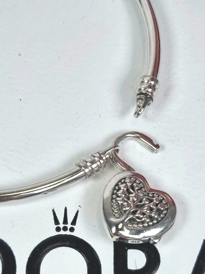 Pulseira de cadeado de coração Pandora 'Love Makes A Family', excelente com embalagem 17cm - Imagem 3 de 4