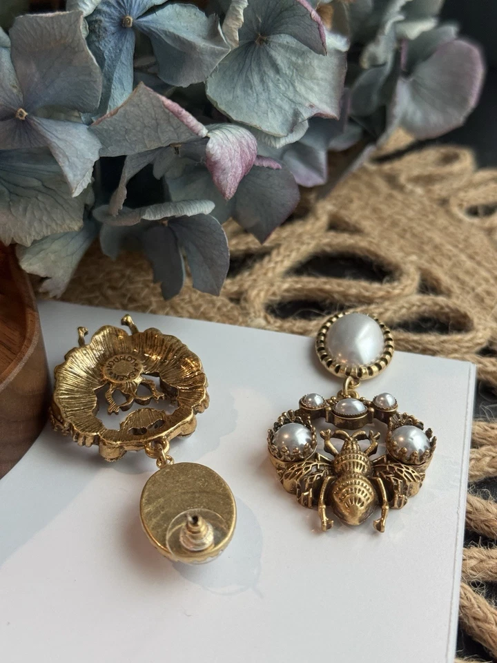 Pendientes de abeja vintage chapados en cobre con incrustaciones de oro Foto 3 de 4