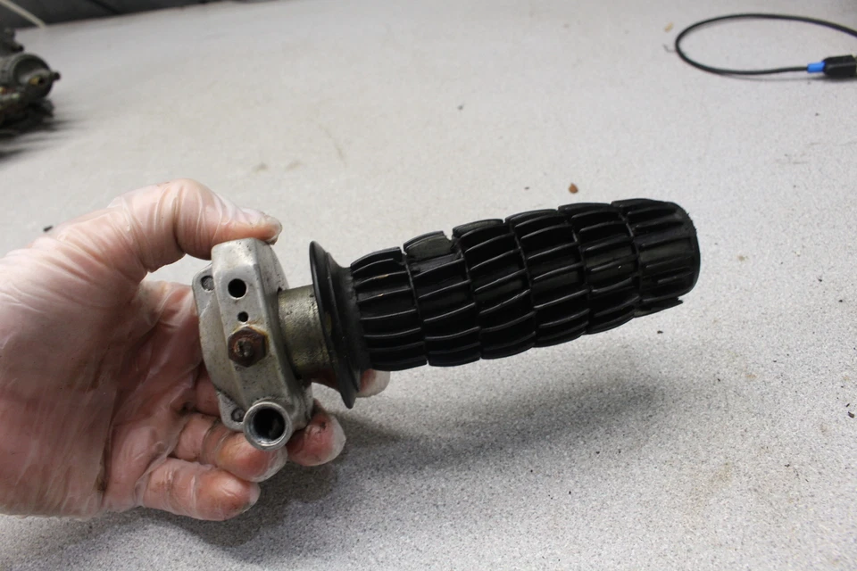 Suzuki T20 1967 manillar derecho control acelerador f7-0564.fz Foto 3 de 4