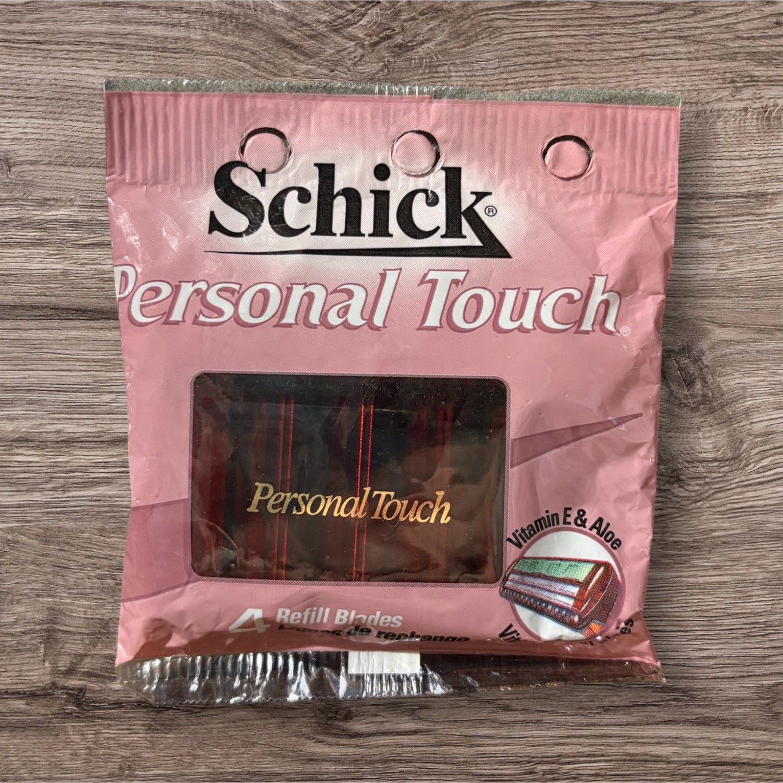 Schick Personal Touch Razor 4 Refill Blades Vitamin E & Aloe