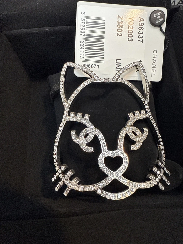 BNWT Chanel 100% Auténtico Runway CC Logo Pulsera Brazalete Cristal En Caja Agotado Raro Foto 2 de 4
