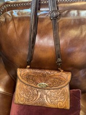 Vintage hand-tooled leather purse with Turn Lock closure 179