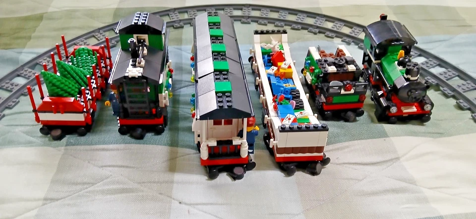 LEGO SET 10173 HOLIDAY TRAIN UNBOXED WITHOUT INSTRUCTIONS - Image 2 of 4