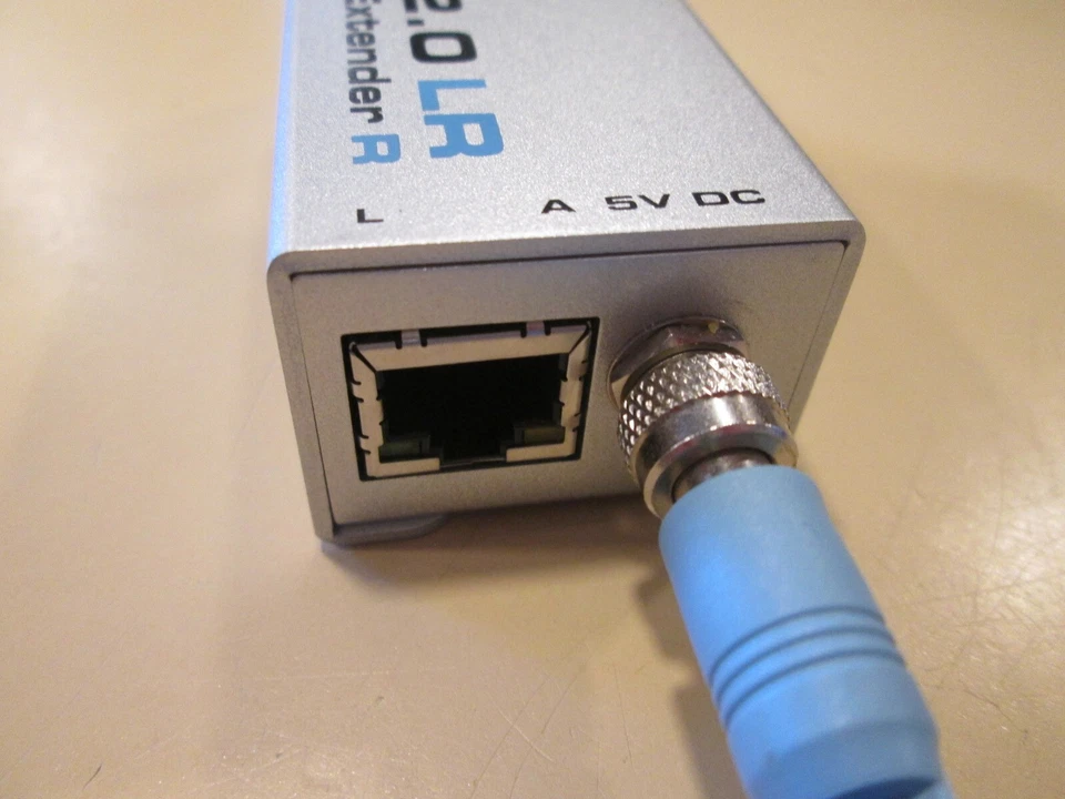 Extensor Gefen EXT-USB2.0-LR R sobre uno CAT-5 con adaptador de corriente Foto 3 de 3