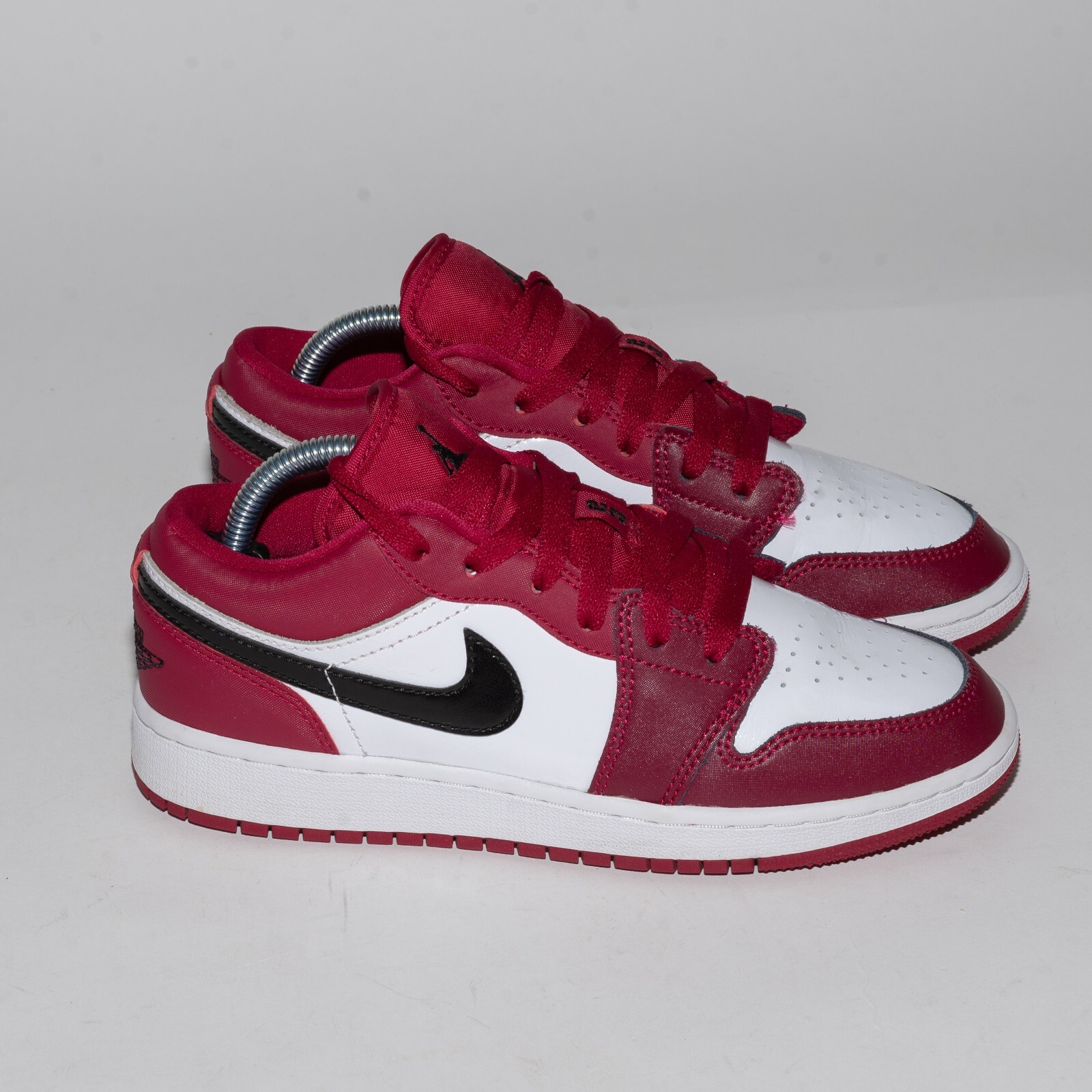 jordan low noble red