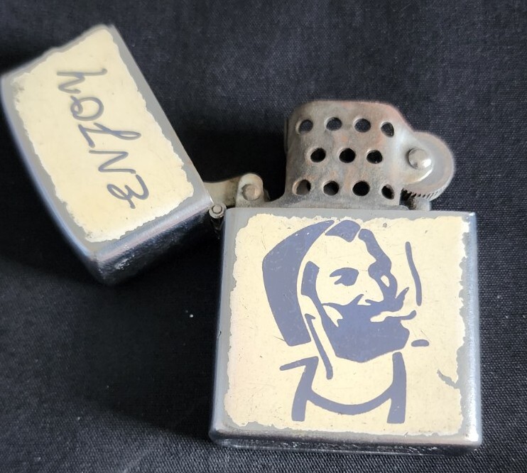 RARE Vintage LIGHTER ZIG ZAG MAN ENJOY ENAMELED 111957 PENGUIN HIGH QUALITY #460