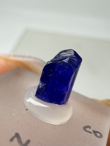 TANSANIT Roh Kristall dunkelblau (0.3gr.) darkblue ink Tanzanite Crystal, Rough
